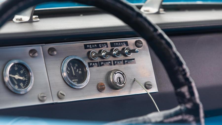 Панель приборов Plymouth Road Runner Richard Petty NASCAR 1971 года  (фото 10 из 20)